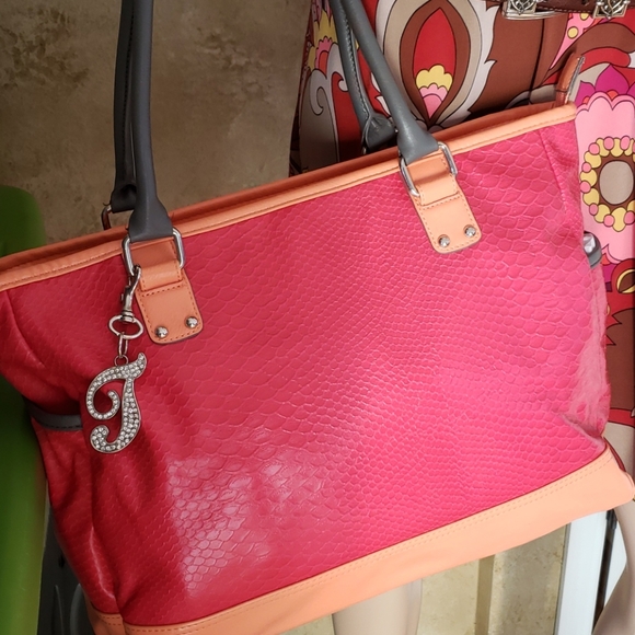 twiggy LONDON Handbags - Twiggy London Gorgeous Plush Texture Purse NWOT